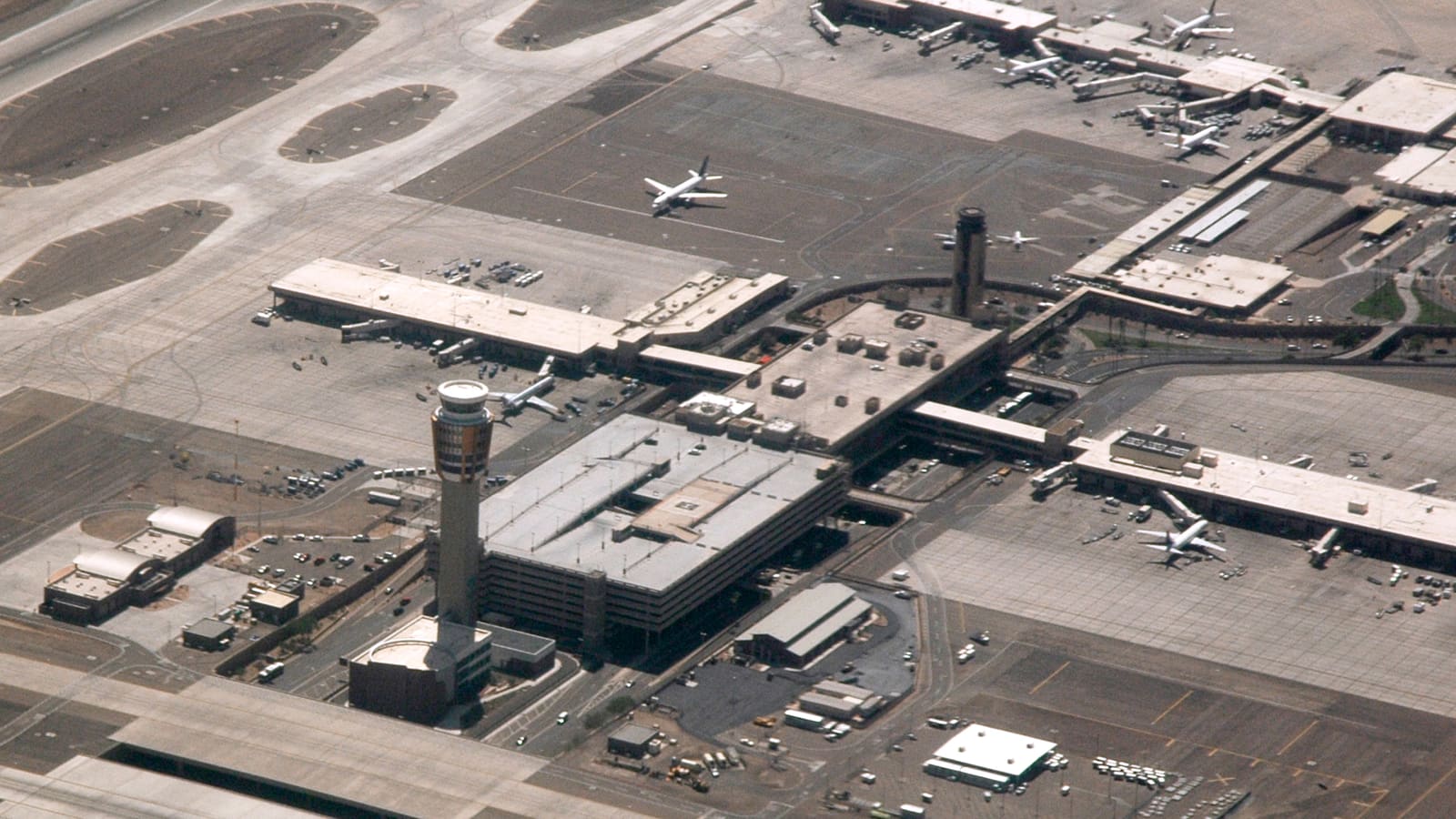 The control tower at Phoenix Sky Harbor International Airport, the regional airport used to reach Glendale