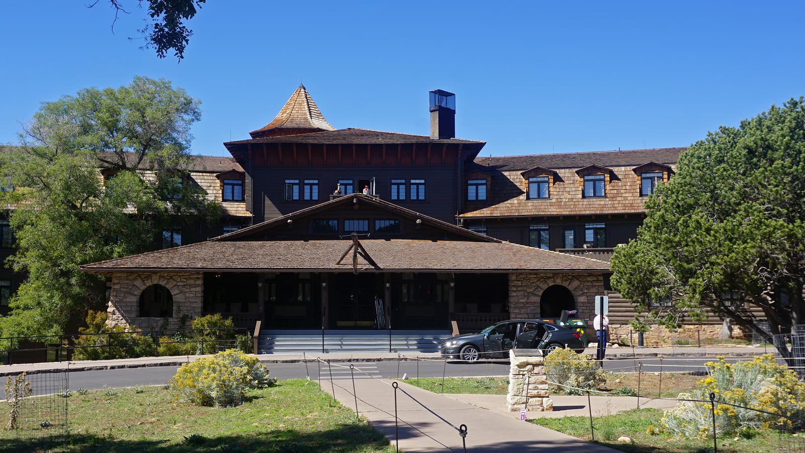 The El Tovar Hotel on the South Rim of Grand Canyon National Park, home to its historic dining room.