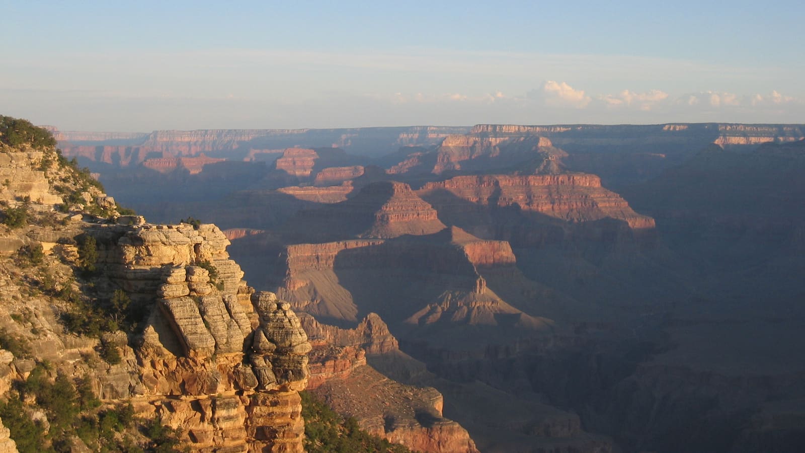 Sunrise light on the Grand Canyon from the South Rim