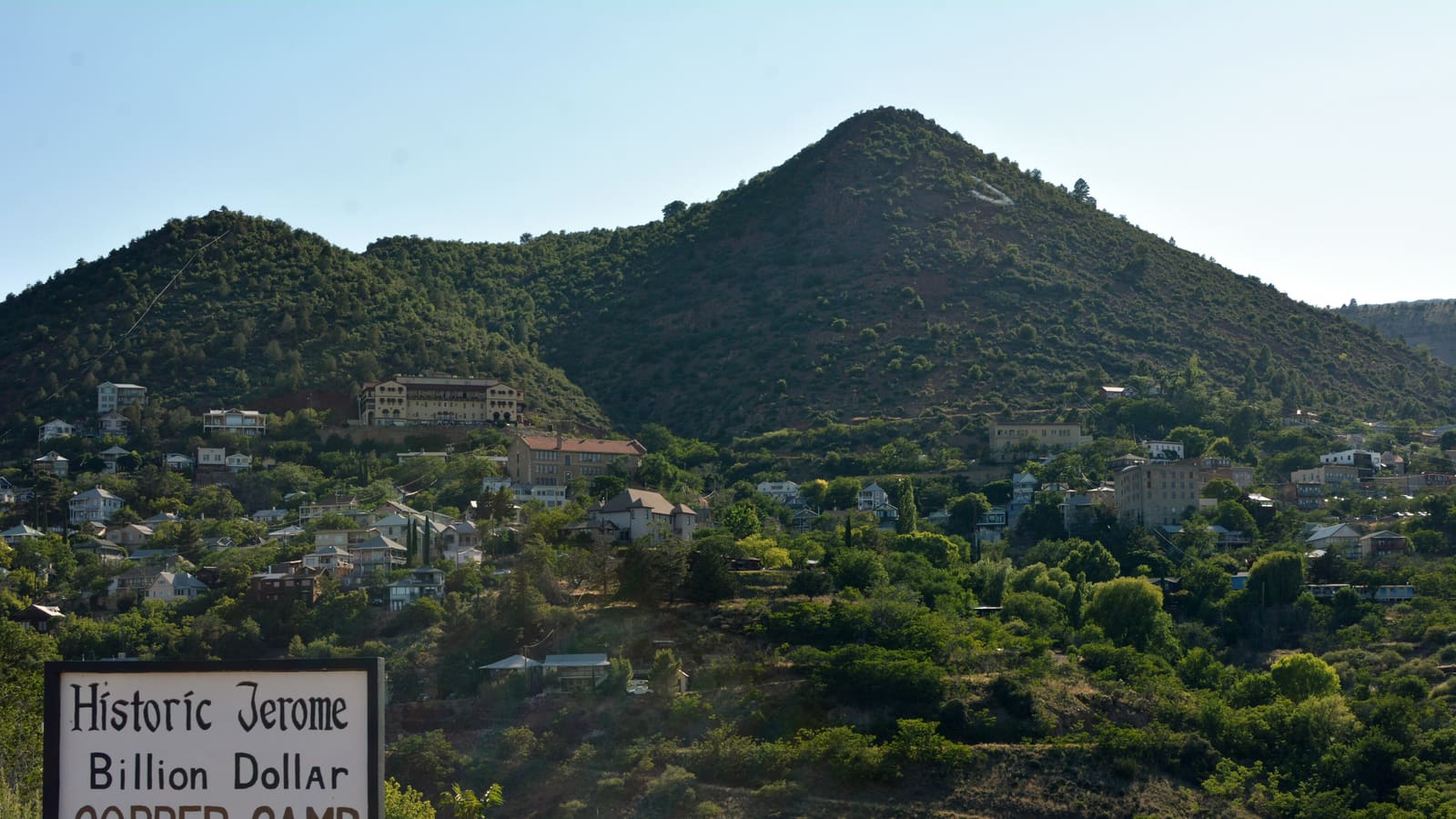 Riders and support vehicles passing through Jerome, Arizona during the 2015 Race Across America (RAAM) ultra-distance cycling event