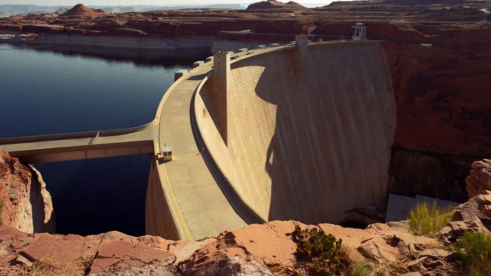Glen Canyon Dam holding back Lake Powell at Page, Arizona