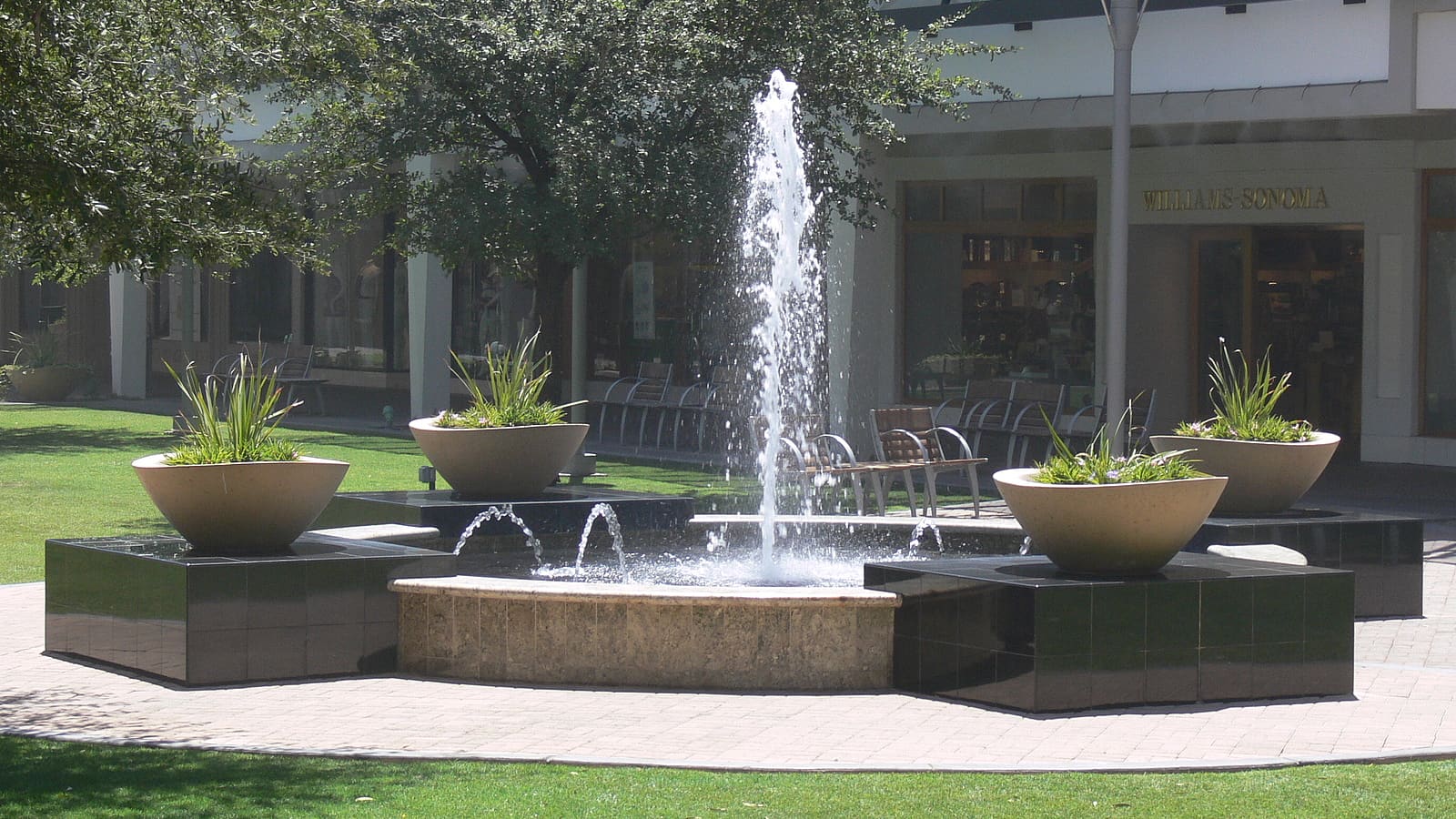 A fountain at Biltmore Fashion Park, an outdoor shopping center in Phoenix, Arizona