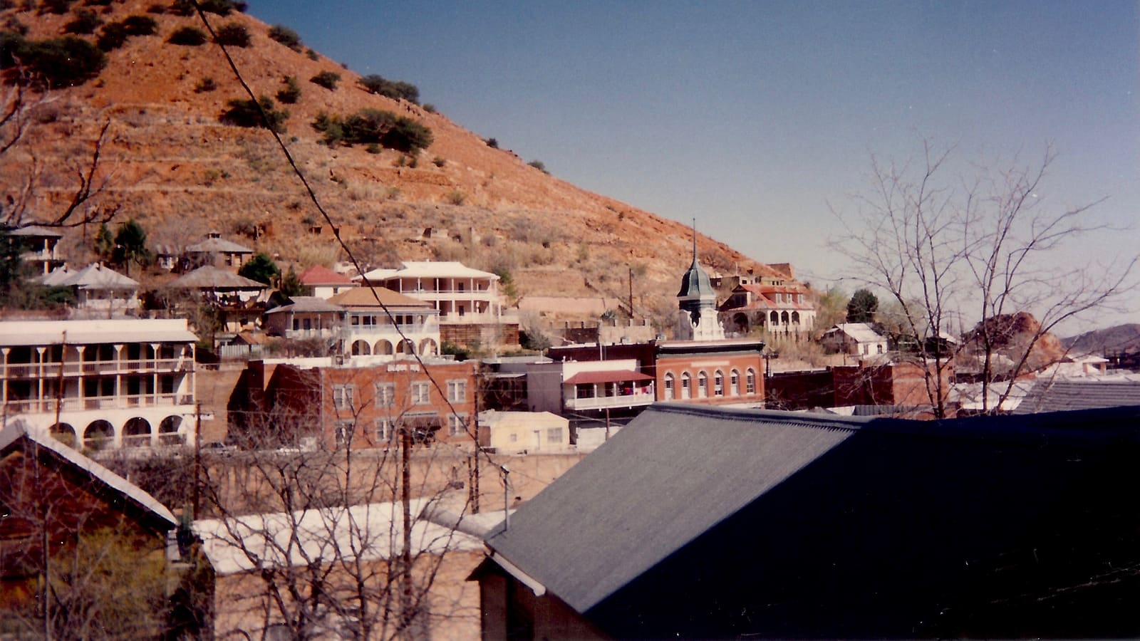 A hillside vista of the historic mining town of Bisbee, Arizona, a classic day trip from Tucson