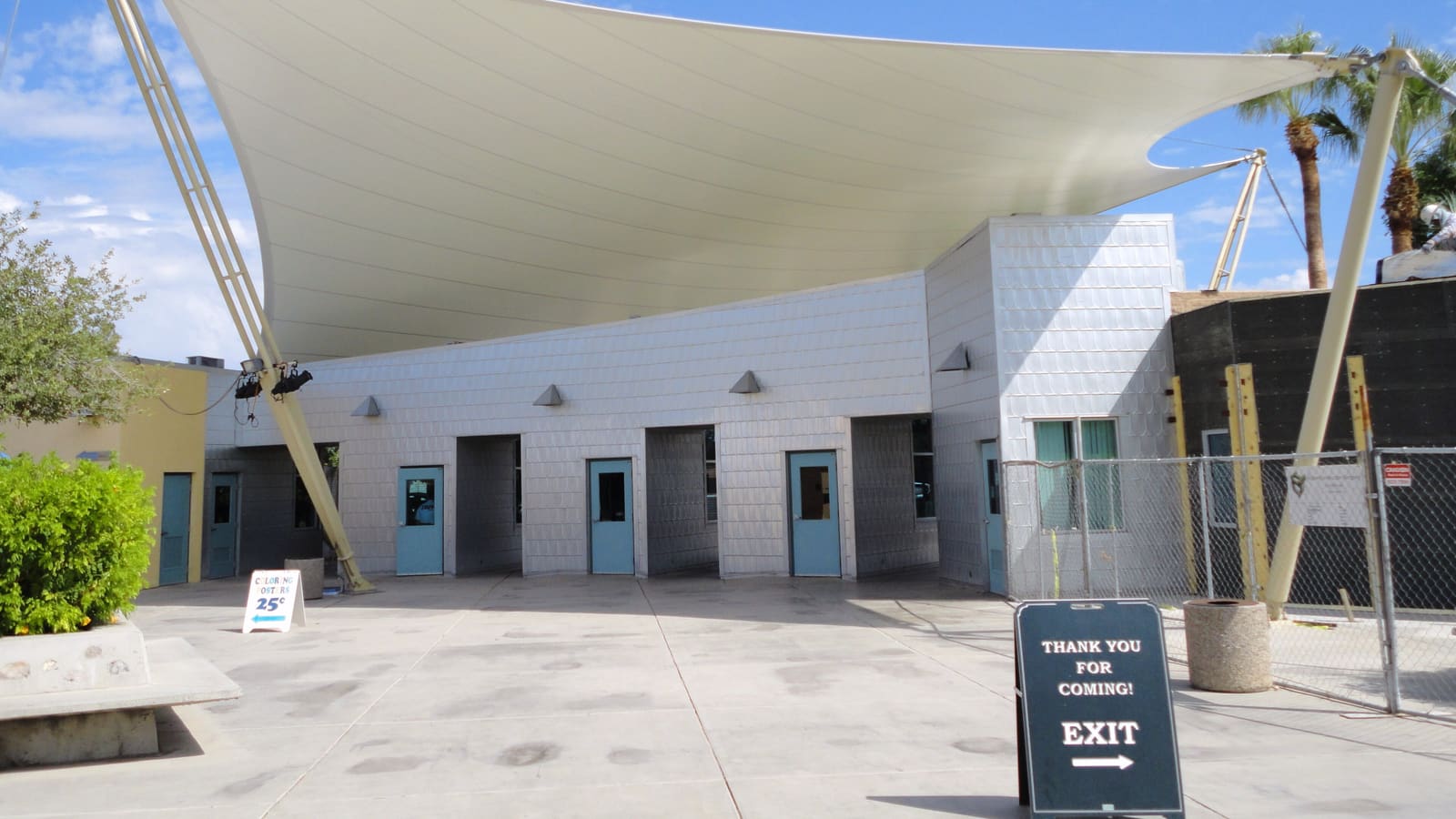 Entrance to Reid Park Zoo, a family-friendly Tucson attraction