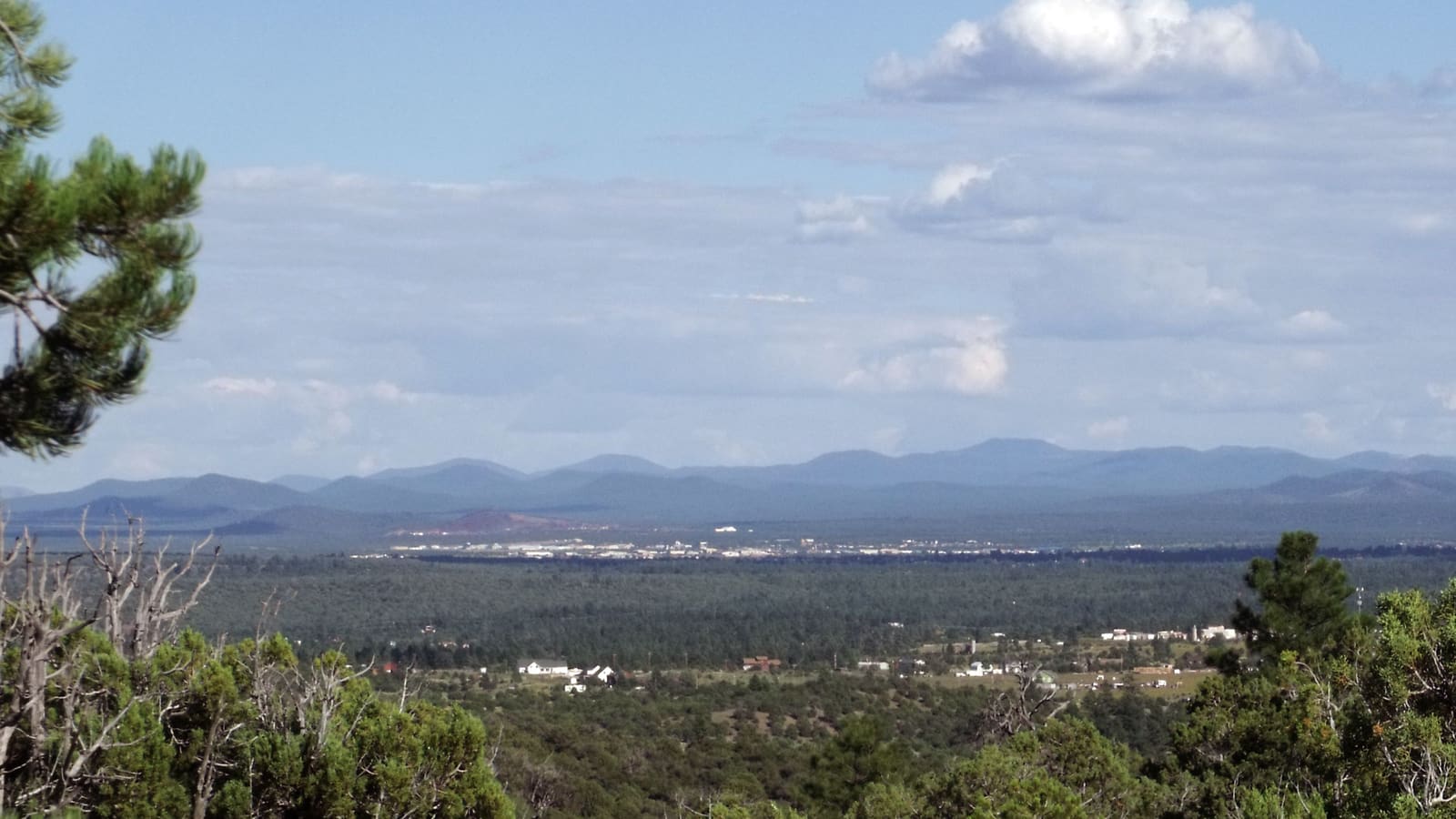 The town of Show Low, Arizona, seen from the northwest hills, part of the Pinetop-Lakeside/Show Low brewery area covered in this guide