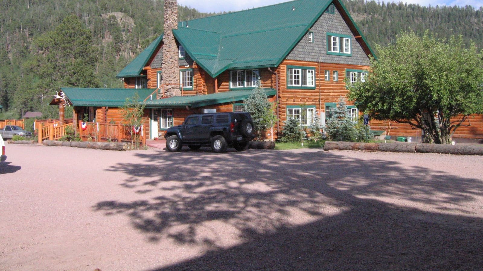 A log lodge among the pines in Greer, Arizona