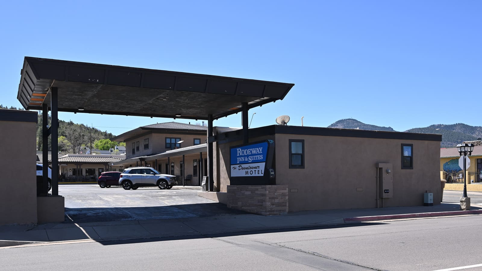 The Downtowner Motel and Rodeway Inn on Historic Route 66 in Williams, Arizona